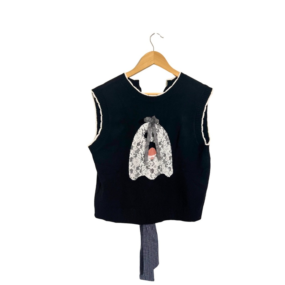 Elegant Black Sleeveless Blouse with Lace Accent
